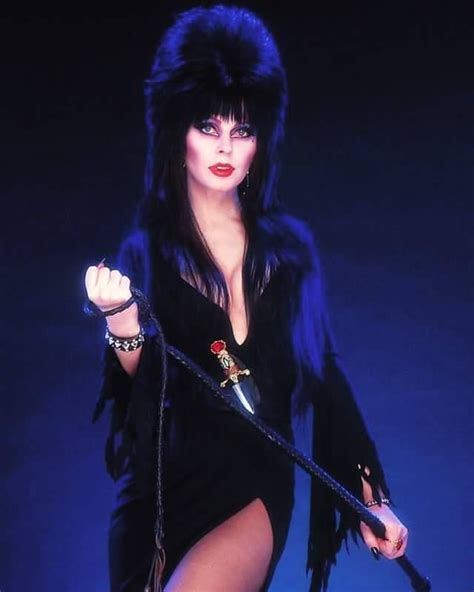 elvira nudes|Elvira, Mistress Of The Dark: 30 Stunning Photos of Cassandra。